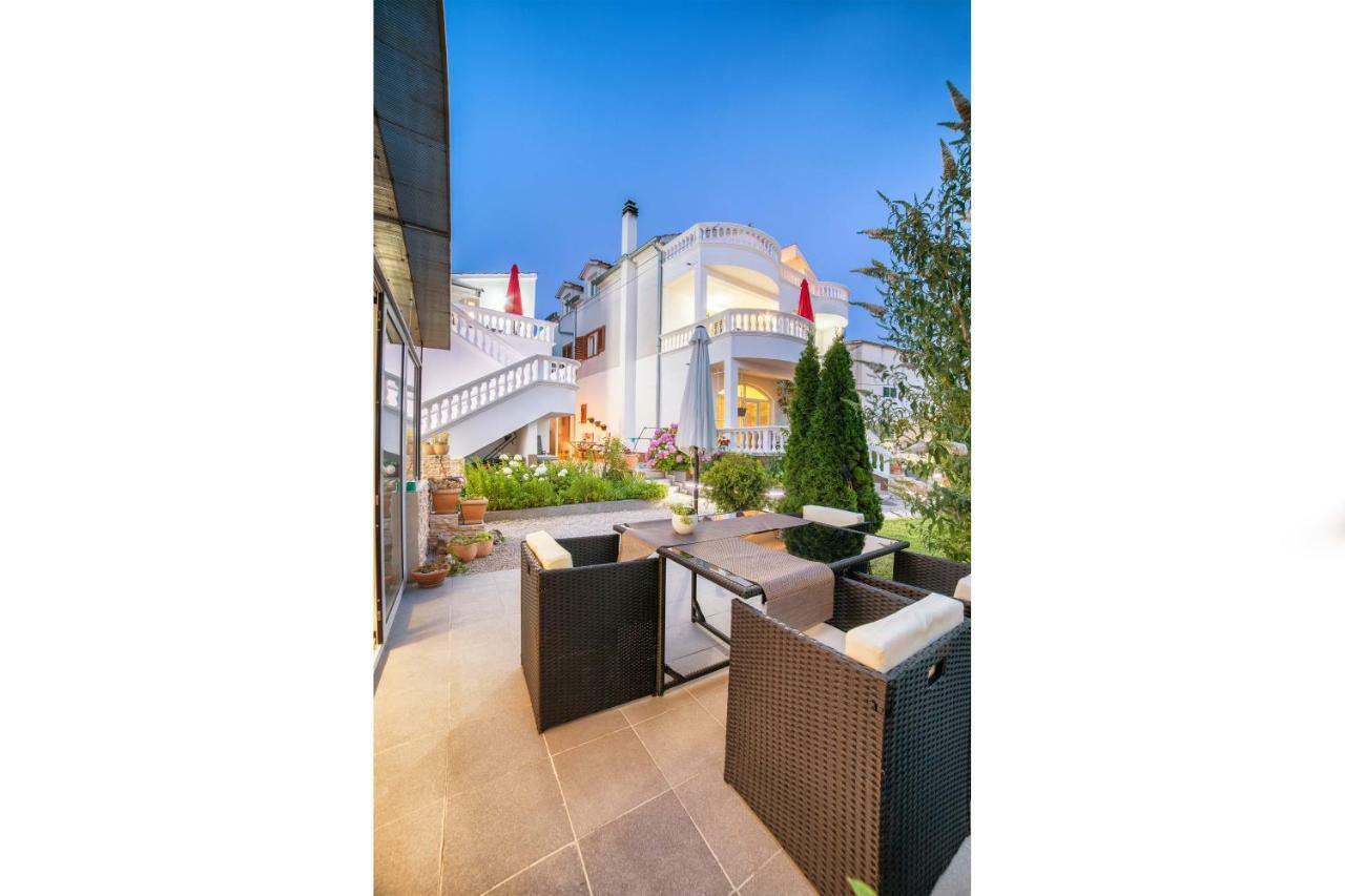 Apartments Lipic Водице Екстериор снимка