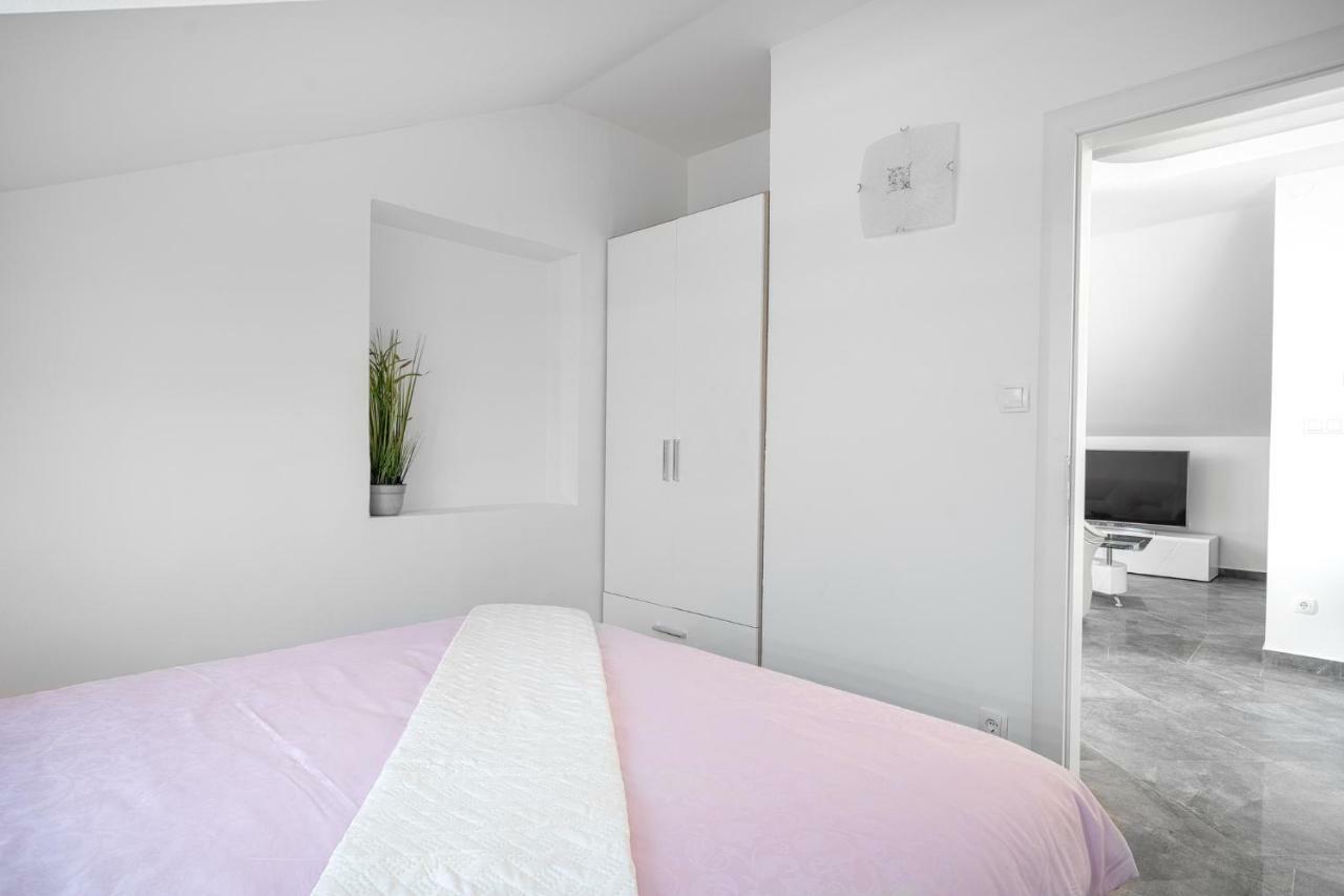 Apartments Lipic Водице Екстериор снимка
